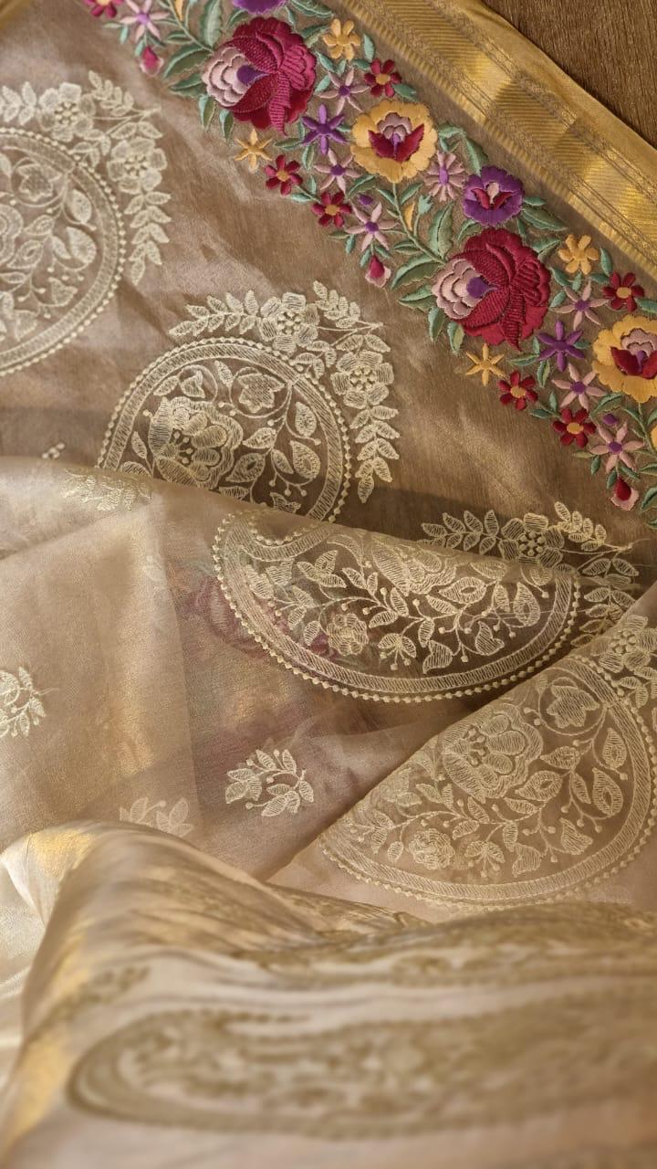 GULBAHAR-GOLD border close-up
