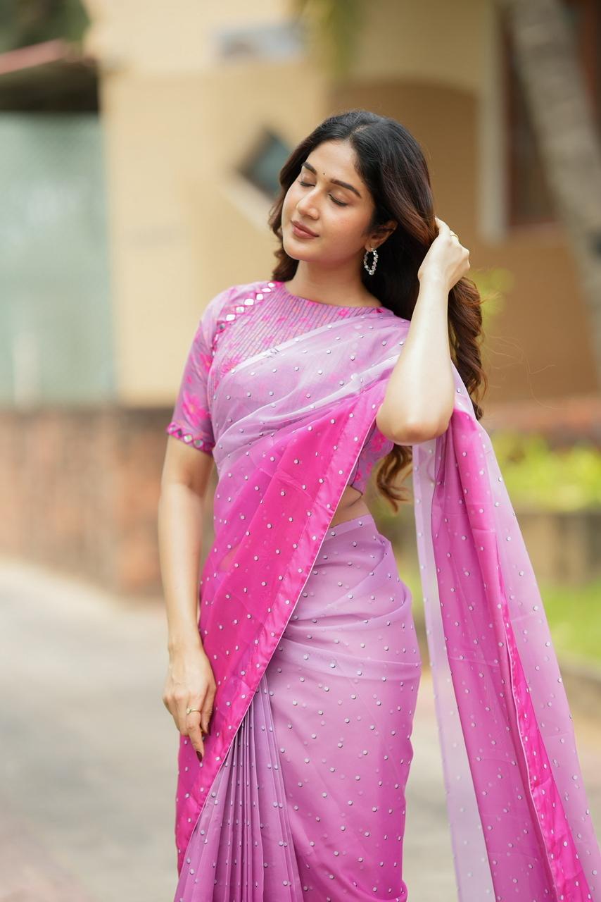 MIRA ROSELLE- BLOOM EDIT