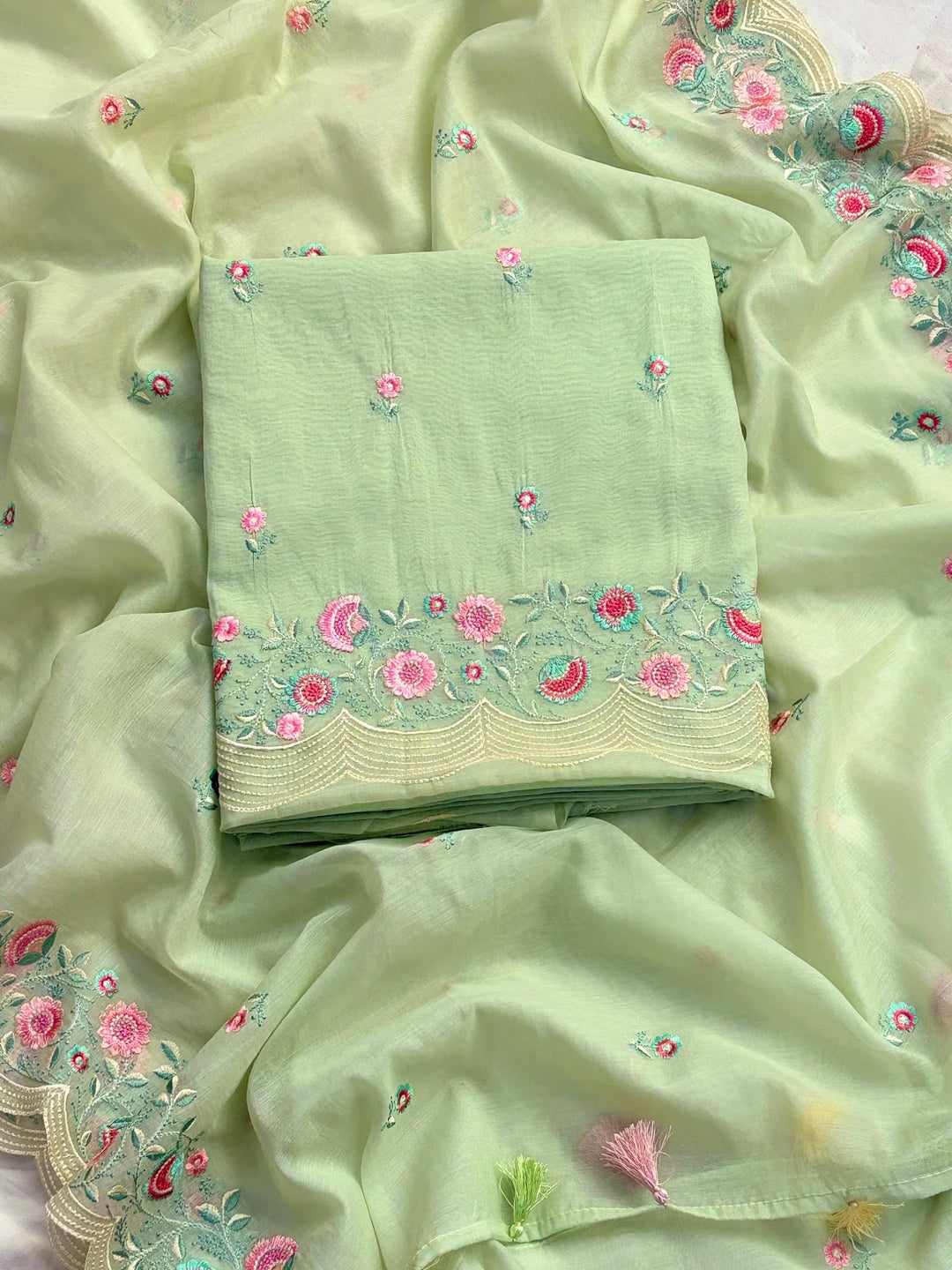 Pista Garland Suit mul chanderi embroidered suit set