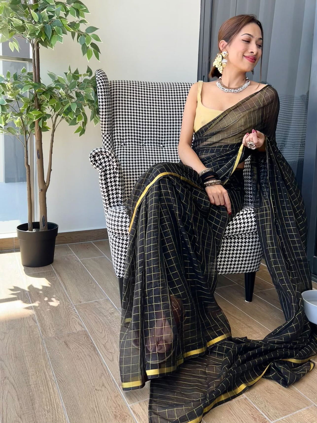 THE GOLD -SLEEVELESS BLOUSE